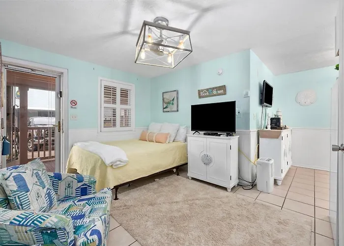 Cherry Grove Efficiency Just Steps From The Beach