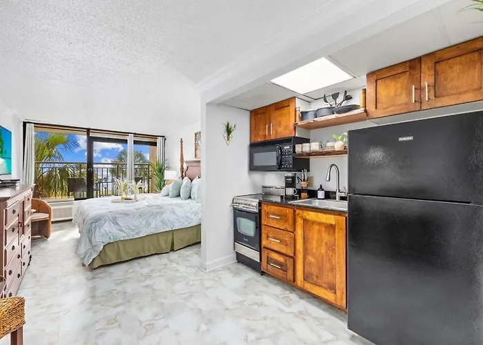 Oceanfront Romantic King Suite On The Boardwalk
