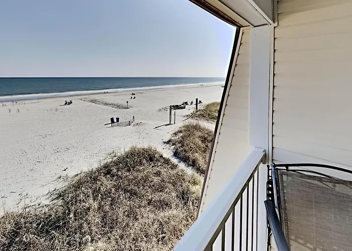 Beachfront Condo With An Outdoor Pool Bbq Area
