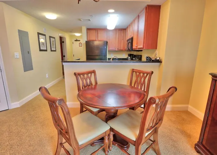 Beautiful Warm Ocean View Beach Condo With Pool