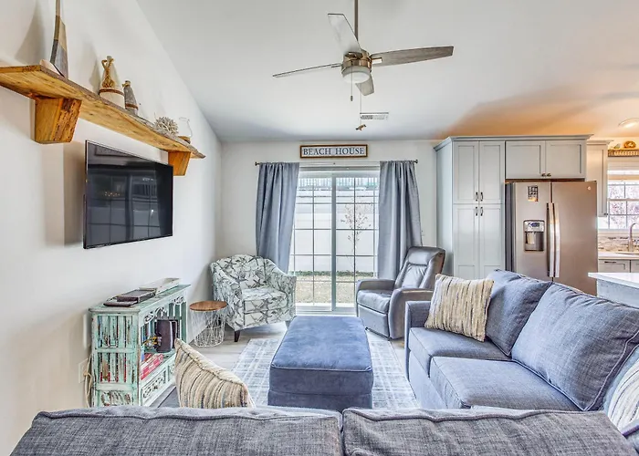 Sunny Surfside Beach Home Walk To Beaches!