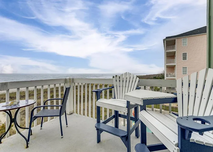Sunny Seaside Condo With View - Walk To Beach