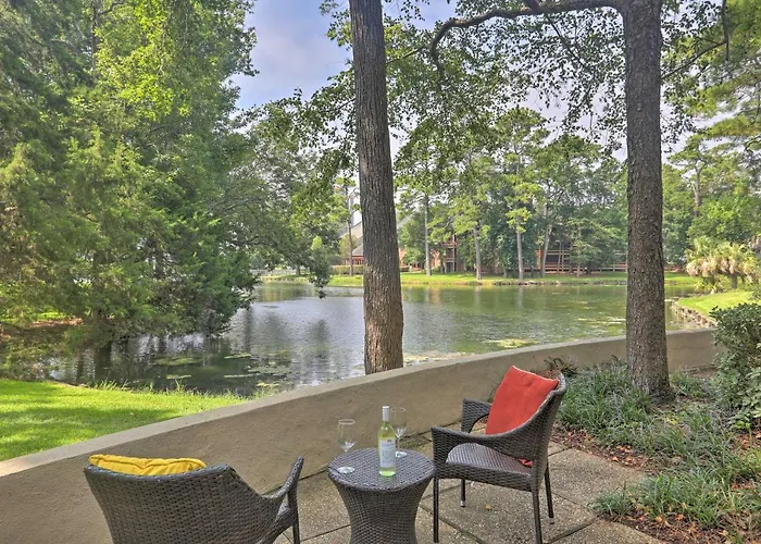 Peaceful Kingston Resort Escape With Lake Views!