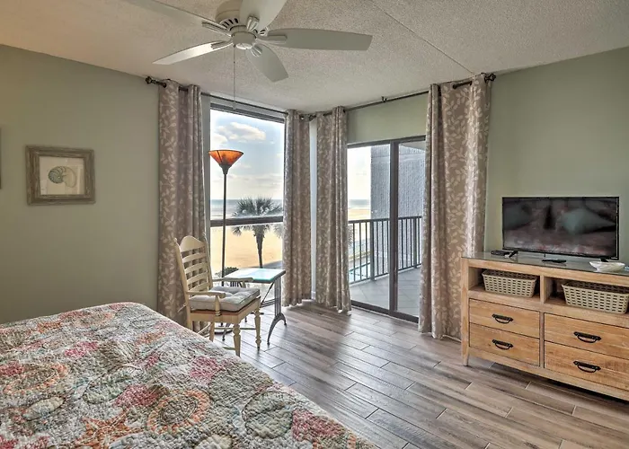 Chic Myrtle Beach Seaside Escape With Pool Access!