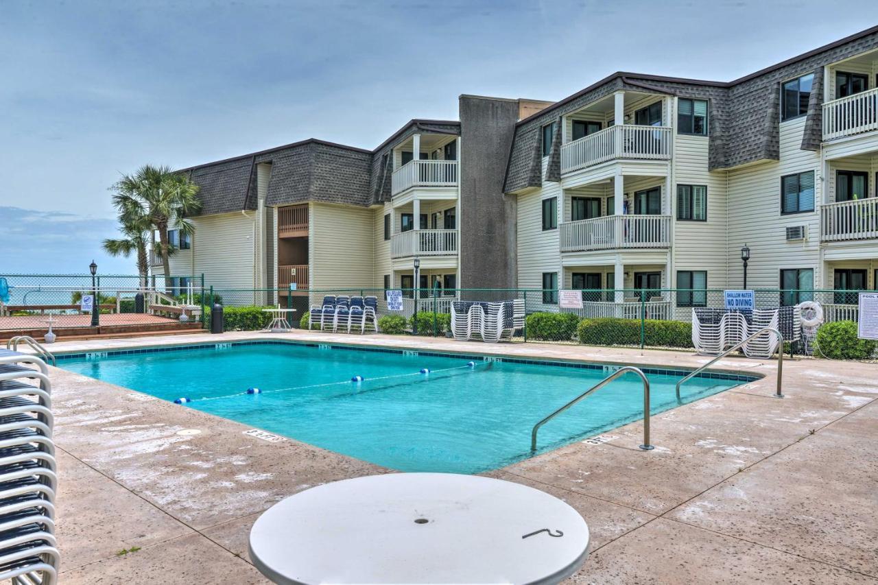 Beachfront With Pool View And Balcony!