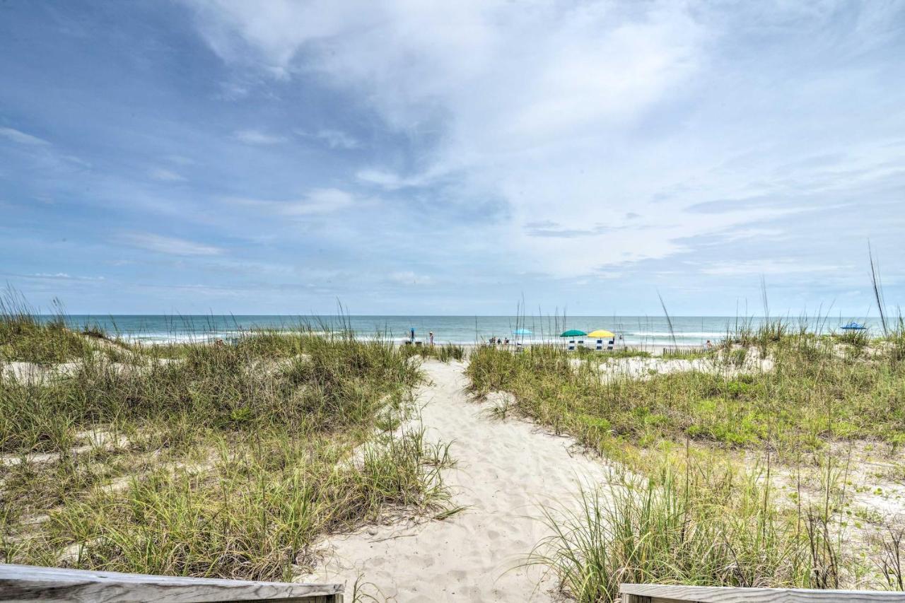 Apartment Beachfront With Pool View And Balcony! *