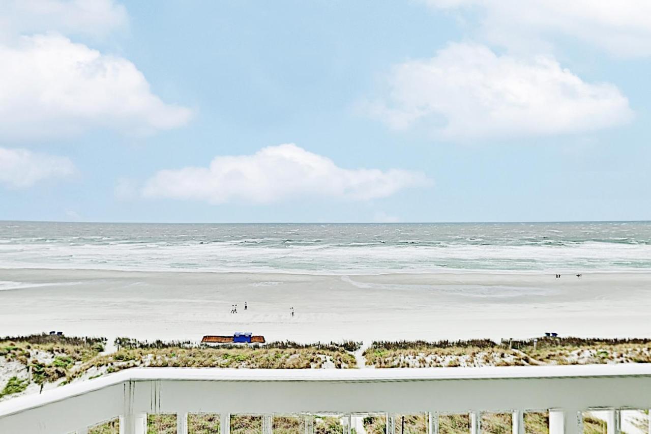 Stylish Beachfront Getaway With 2 Pools & Lazy River Myrtle Beach