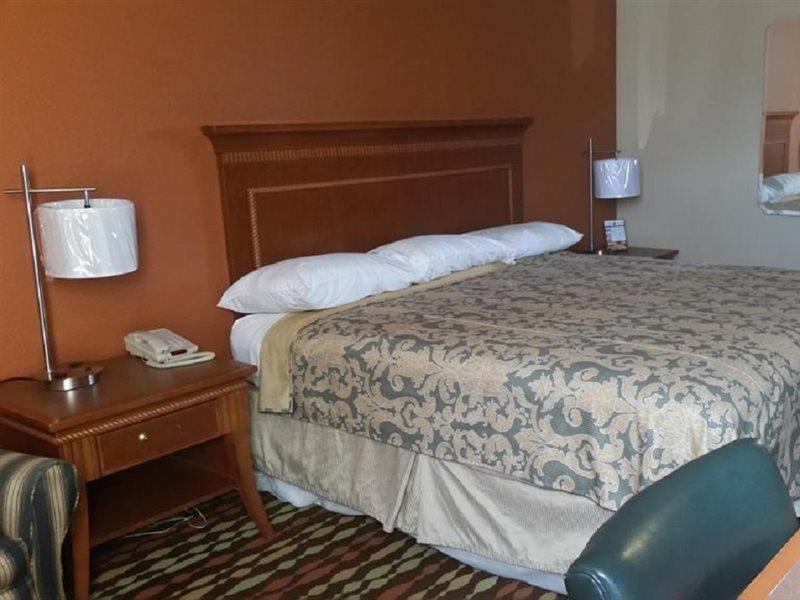 Super 8 By Wyndham Myrtle Beach/market Common Area Motel