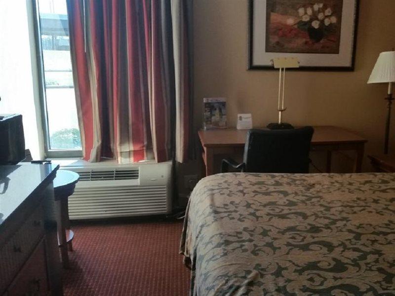 Super 8 By Wyndham Myrtle Beach/market Common Area Myrtle Beach