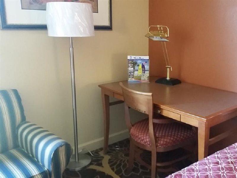 Super 8 By Wyndham Myrtle Beach/market Common Area Myrtle Beach