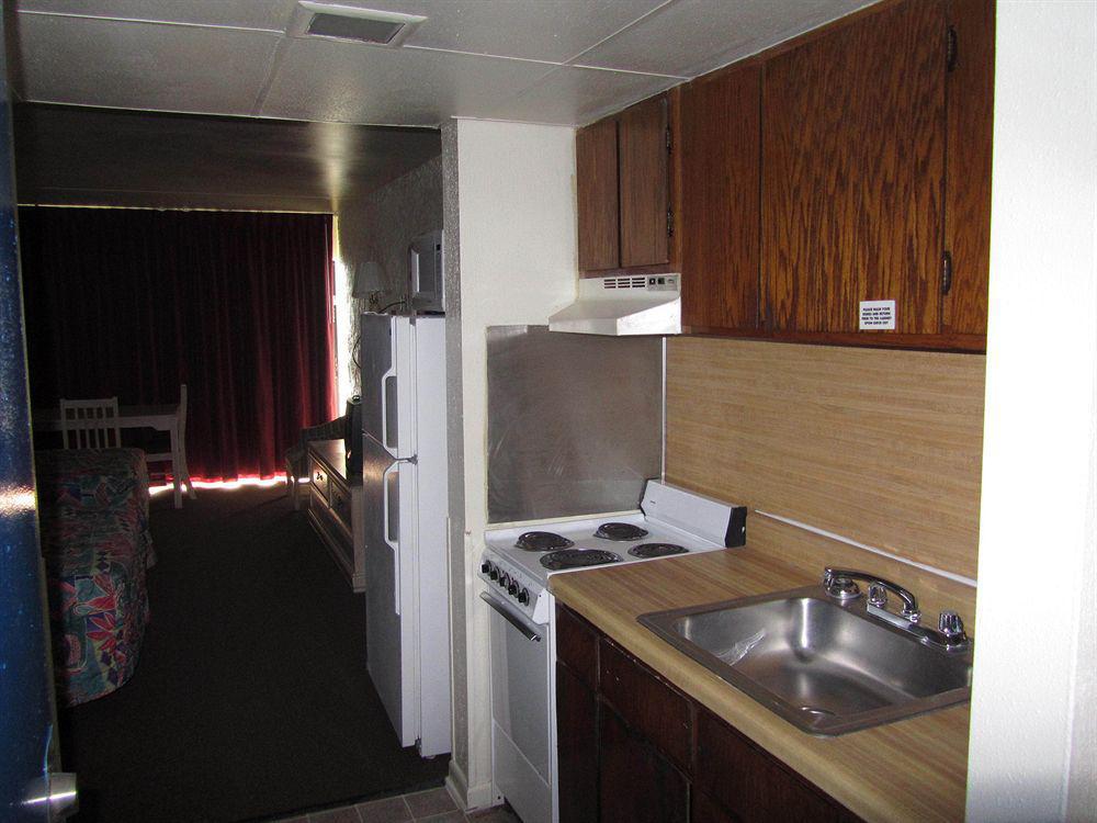 Motel Polynesian Oceanfront 2*