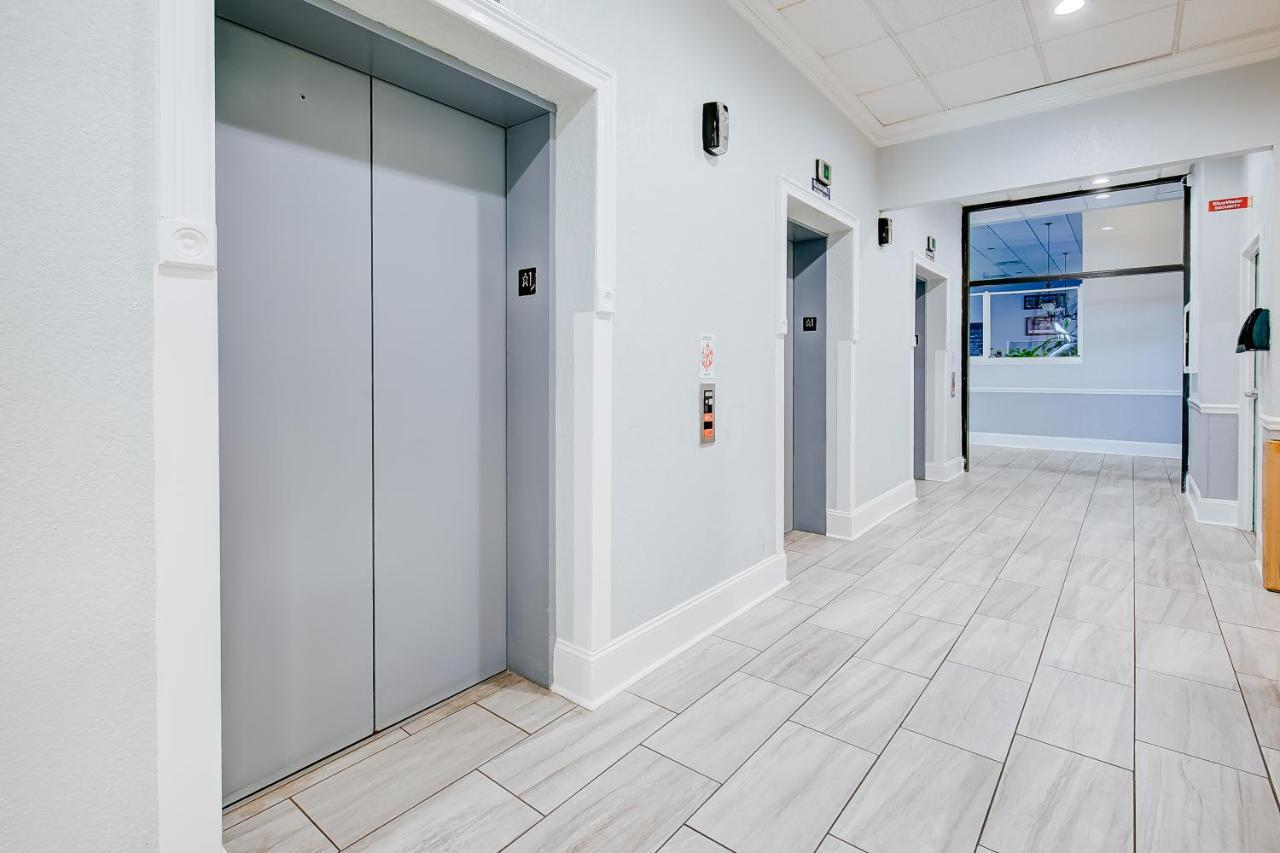Ocean Breezes Apartment *