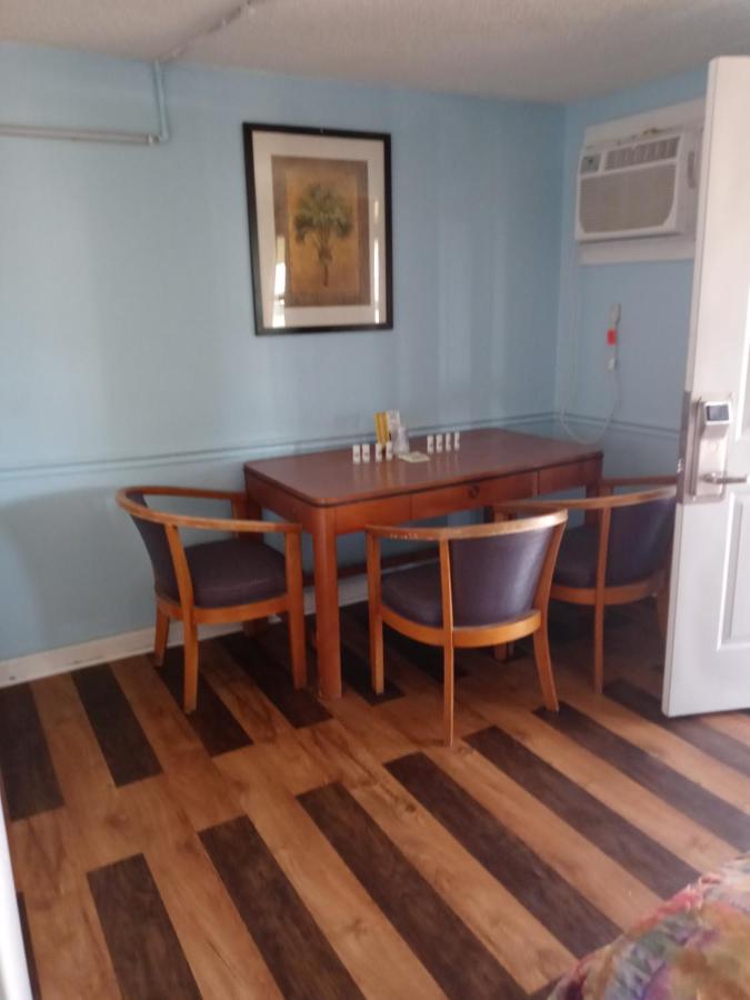 Crepe Myrtle Hotel 2*