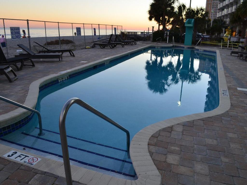 Luxury 2 Beds 2 Bath Ocean Front