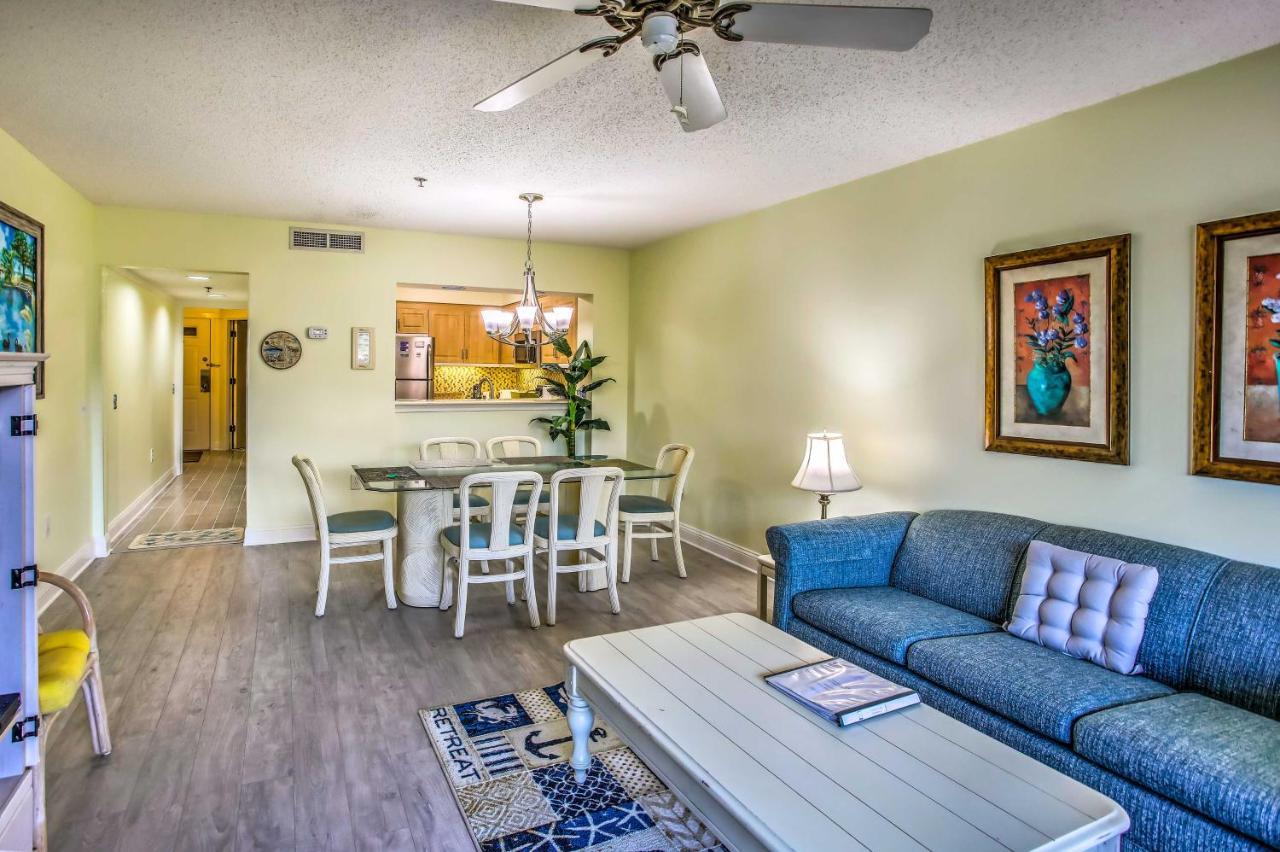 Beautiful Lakefront Short Walk To Beach! *