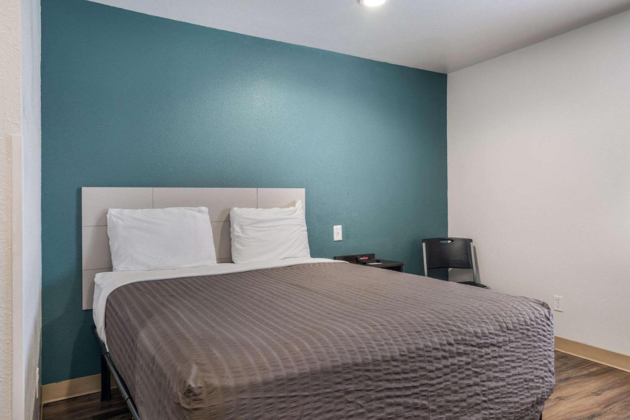Hotel Woodspring Suites