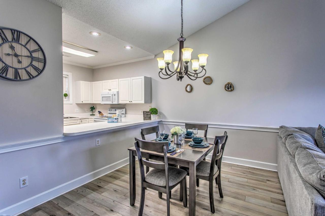 Breezy Coastal 2 Mi To Shop, Golf, And Swim! Apartment