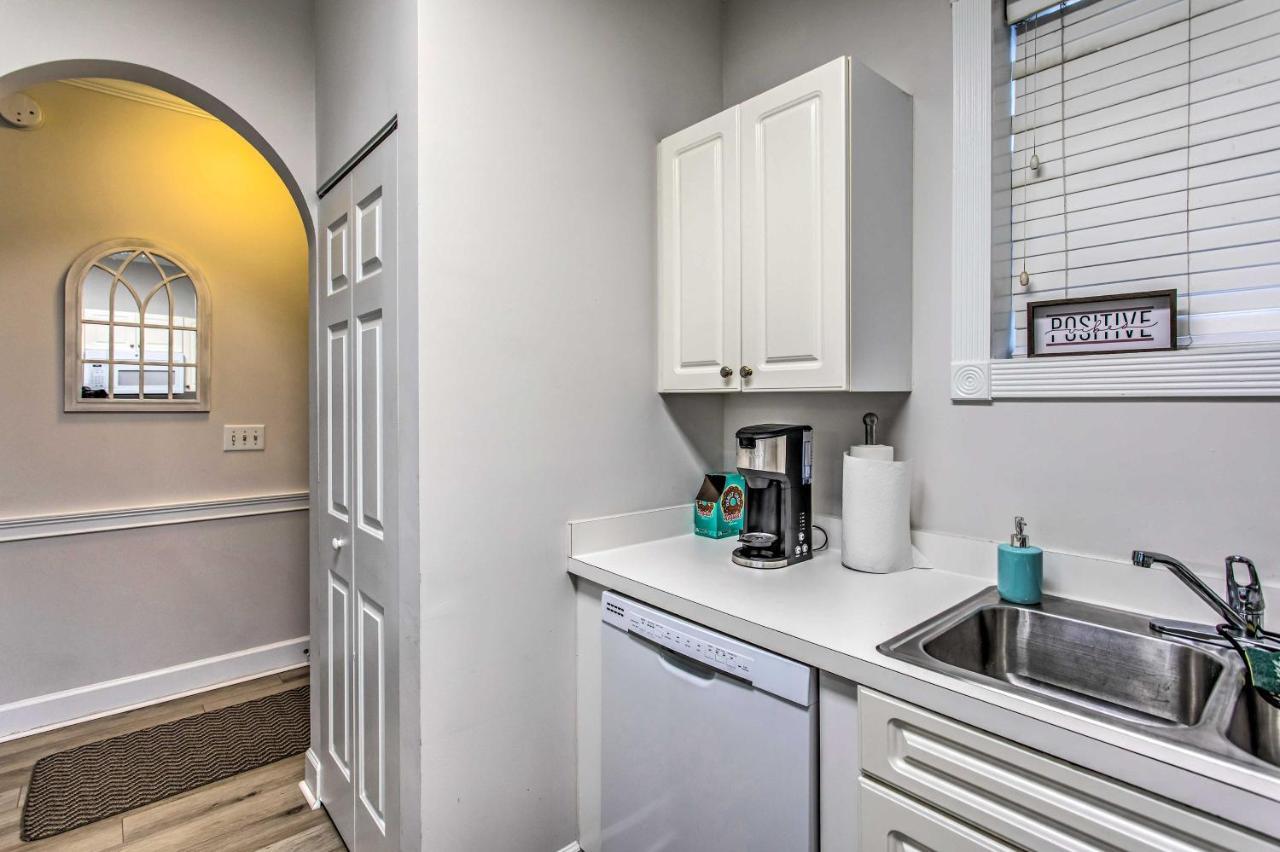 Breezy Coastal 2 Mi To Shop, Golf, And Swim! Apartment *