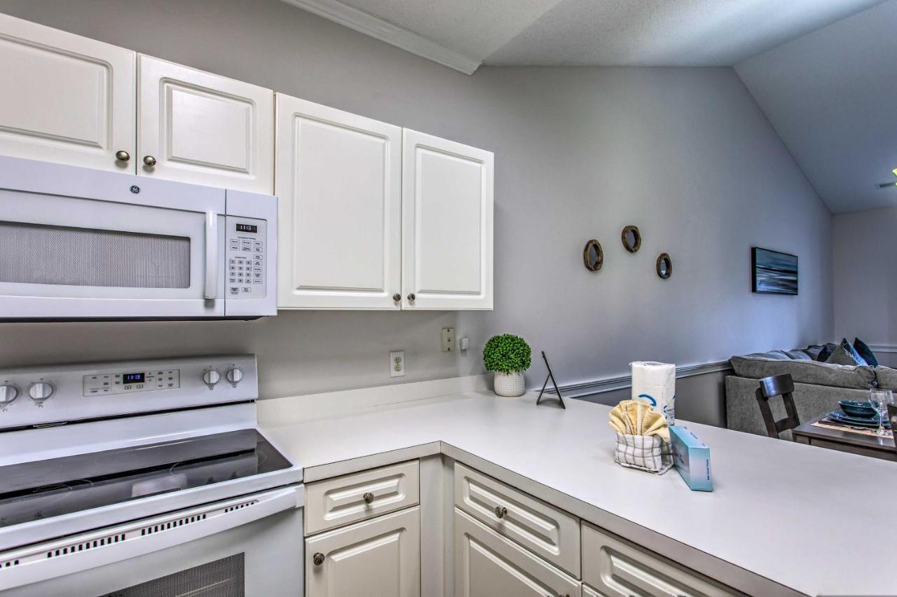 Apartment Breezy Coastal 2 Mi To Shop, Golf, And Swim!