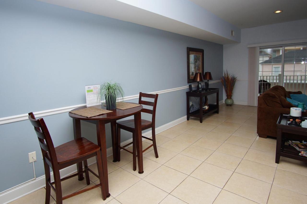 Coconut Grove 404