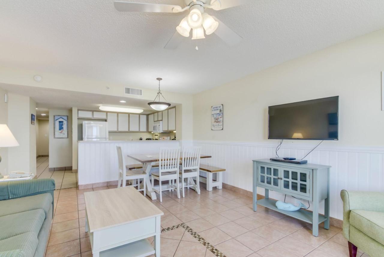 Hosteeva Atlantica Beachfront Apartment