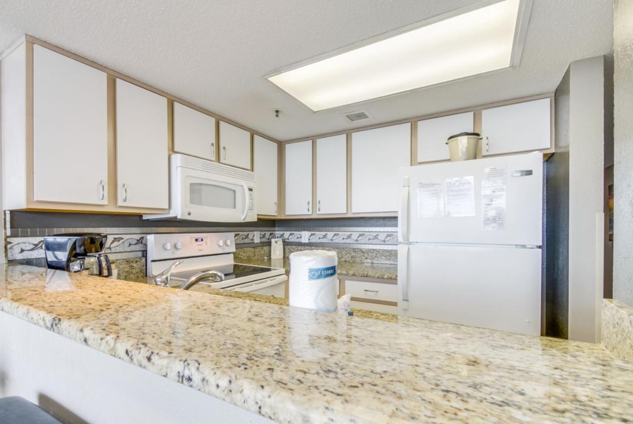 Hosteeva Atlantica Oceanfront Apartment