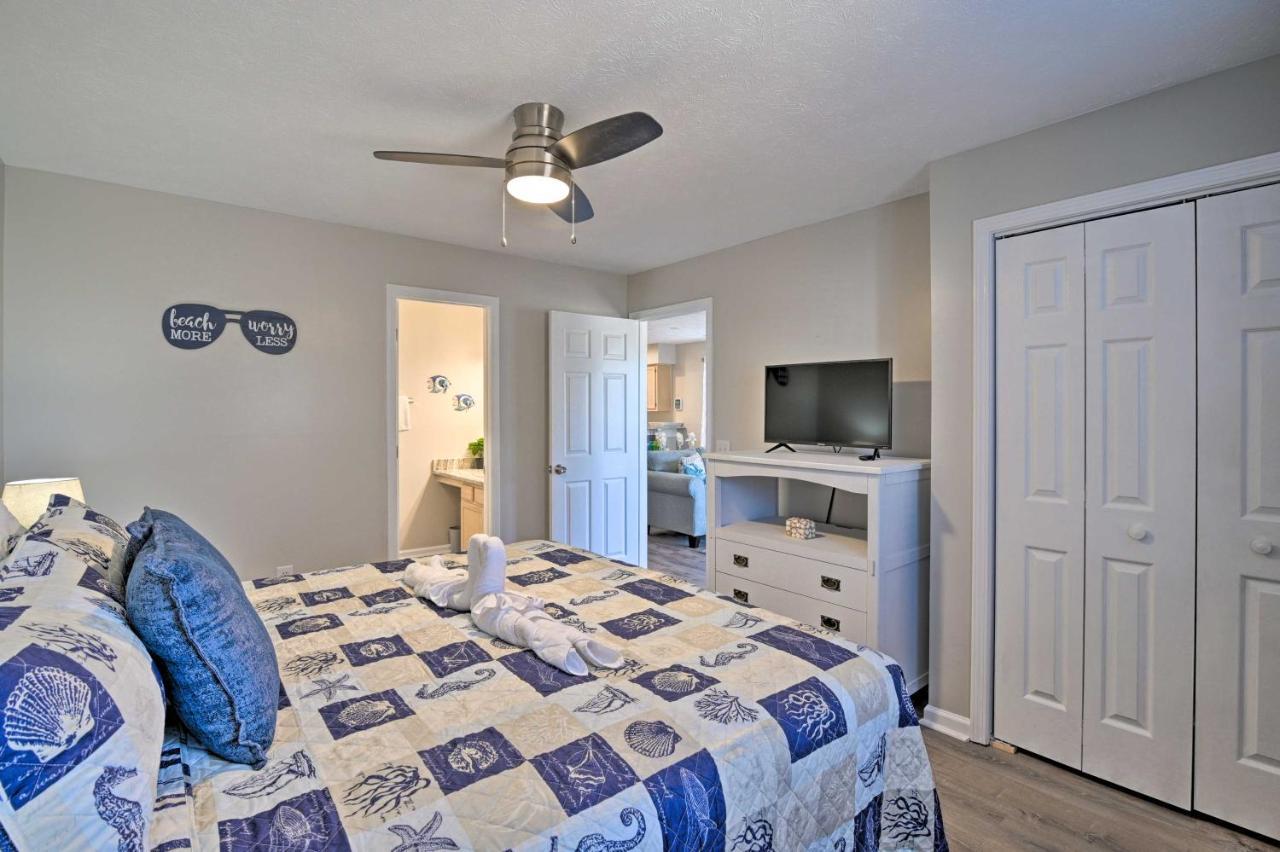 Apartment Swim, Golf, Play - Beachy River Oaks Condo!
