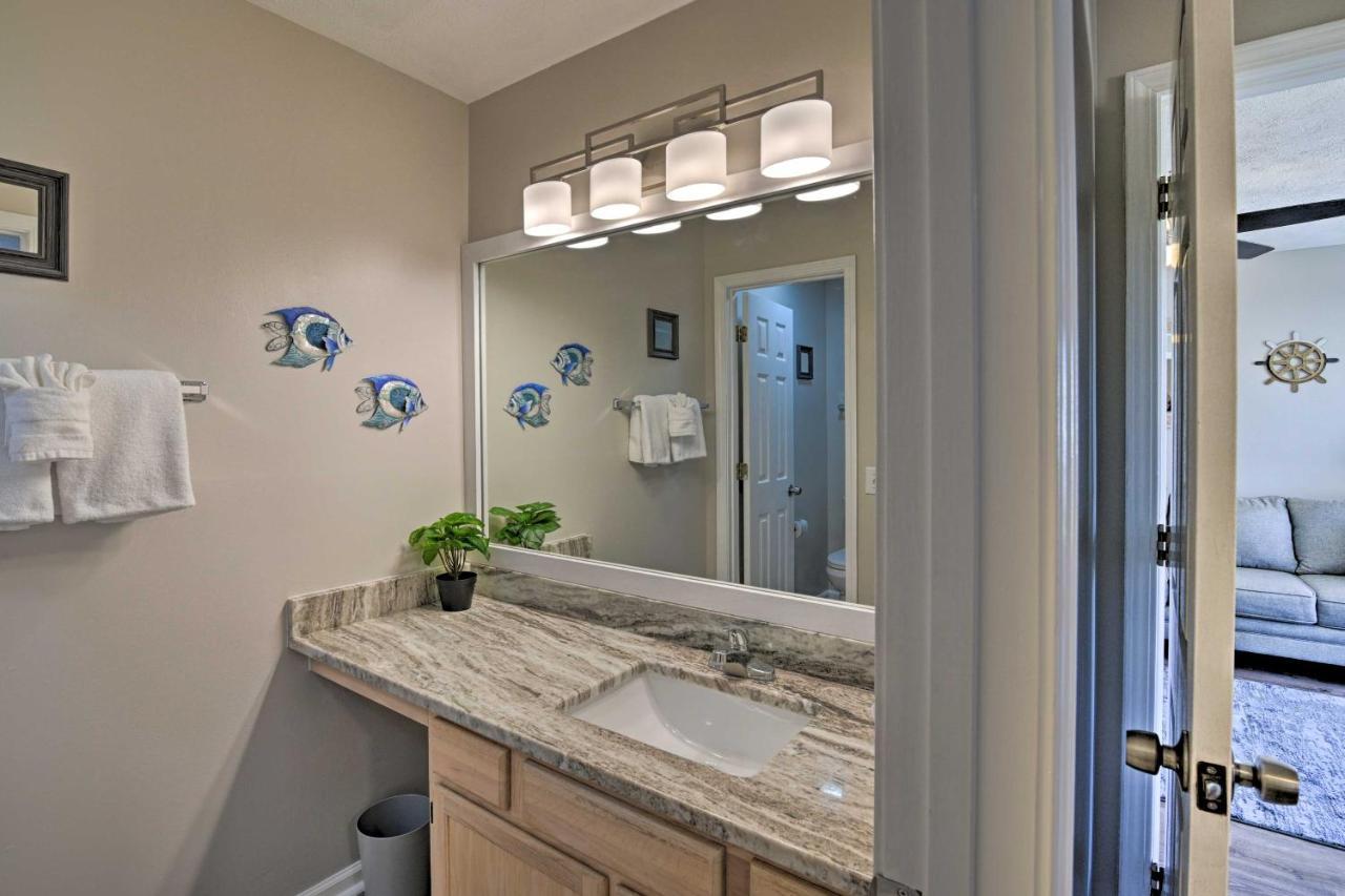 Swim, Golf, Play - Beachy River Oaks Condo! Apartment *
