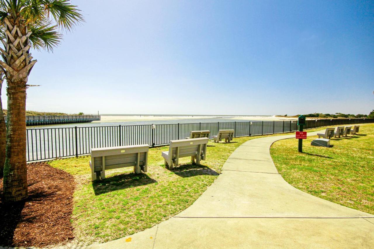 By The Sea & Fox Apartment