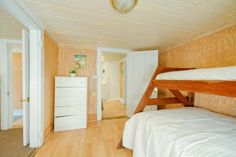Korner Kottage Left - Downstairs Holiday home *