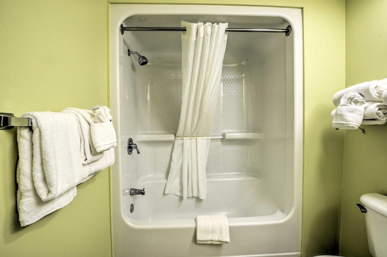 Vivid With Amenities! *