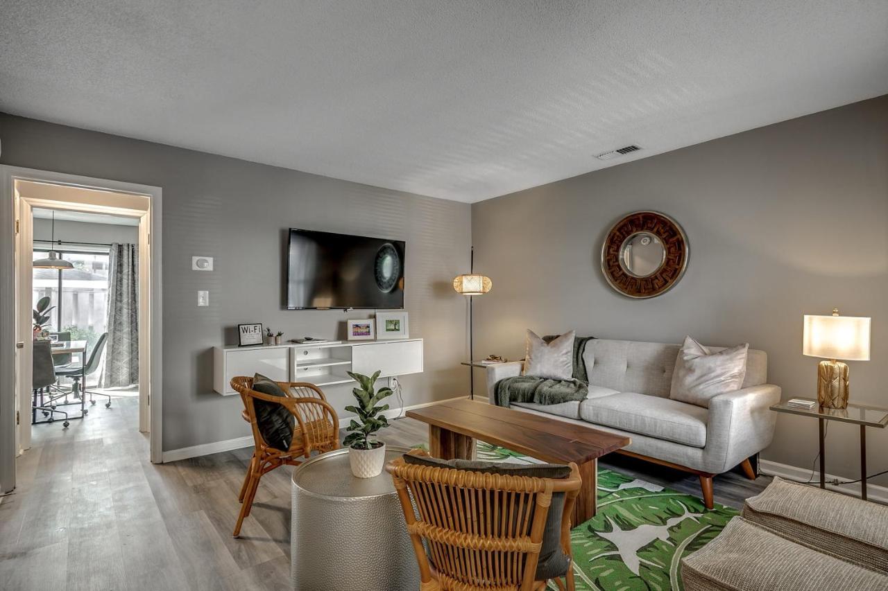 Family Friendly, 1 Block To Beach! Holiday home