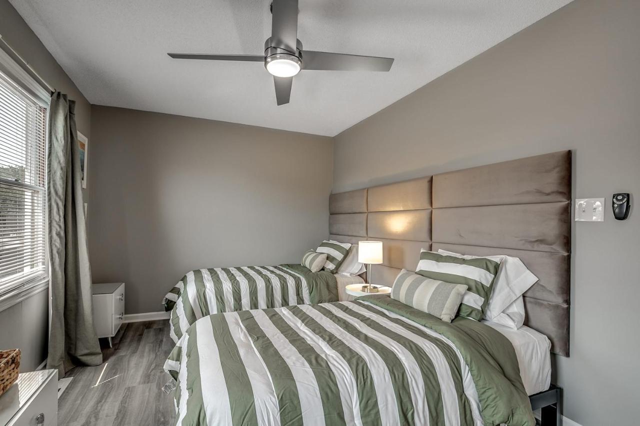 Family Friendly, 1 Block To Beach! Holiday home Myrtle Beach