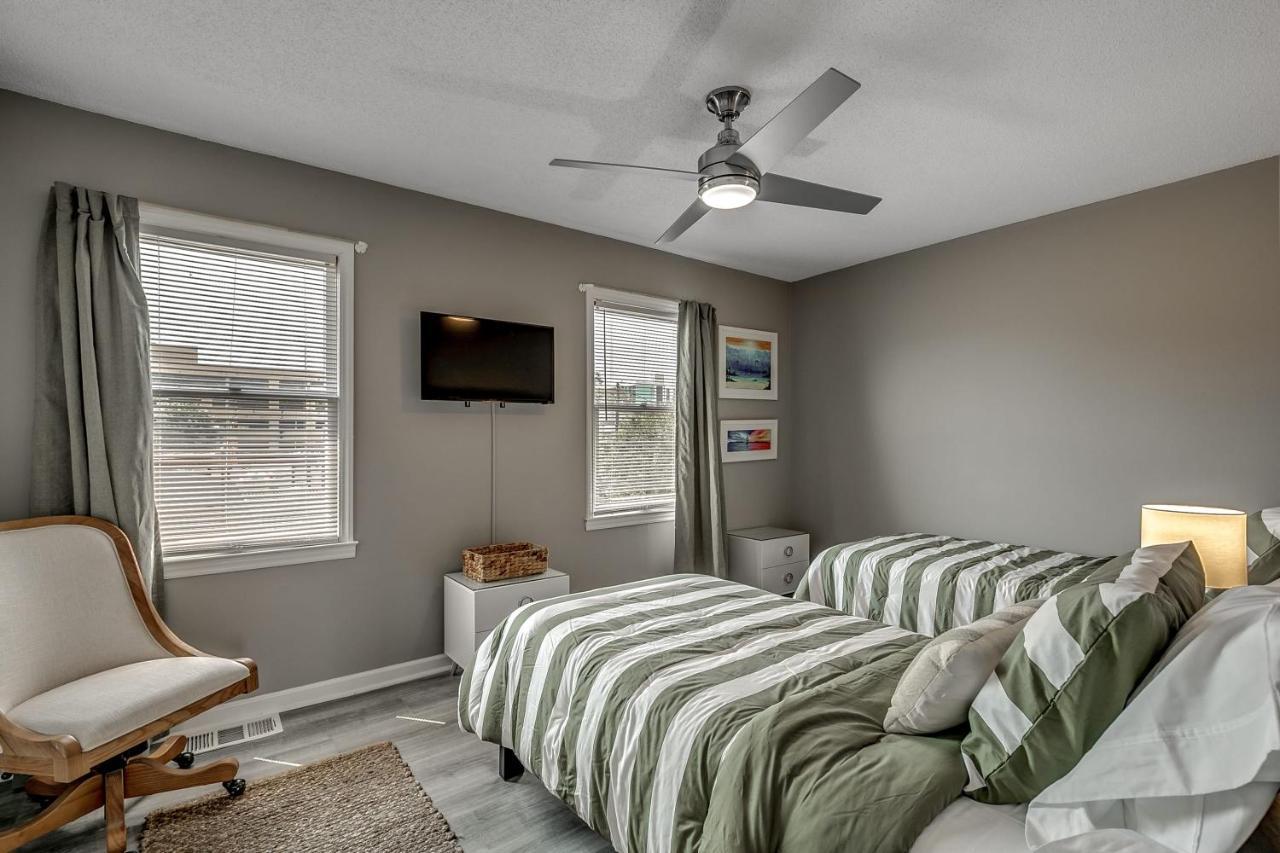 Family Friendly, 1 Block To Beach! Holiday home Myrtle Beach