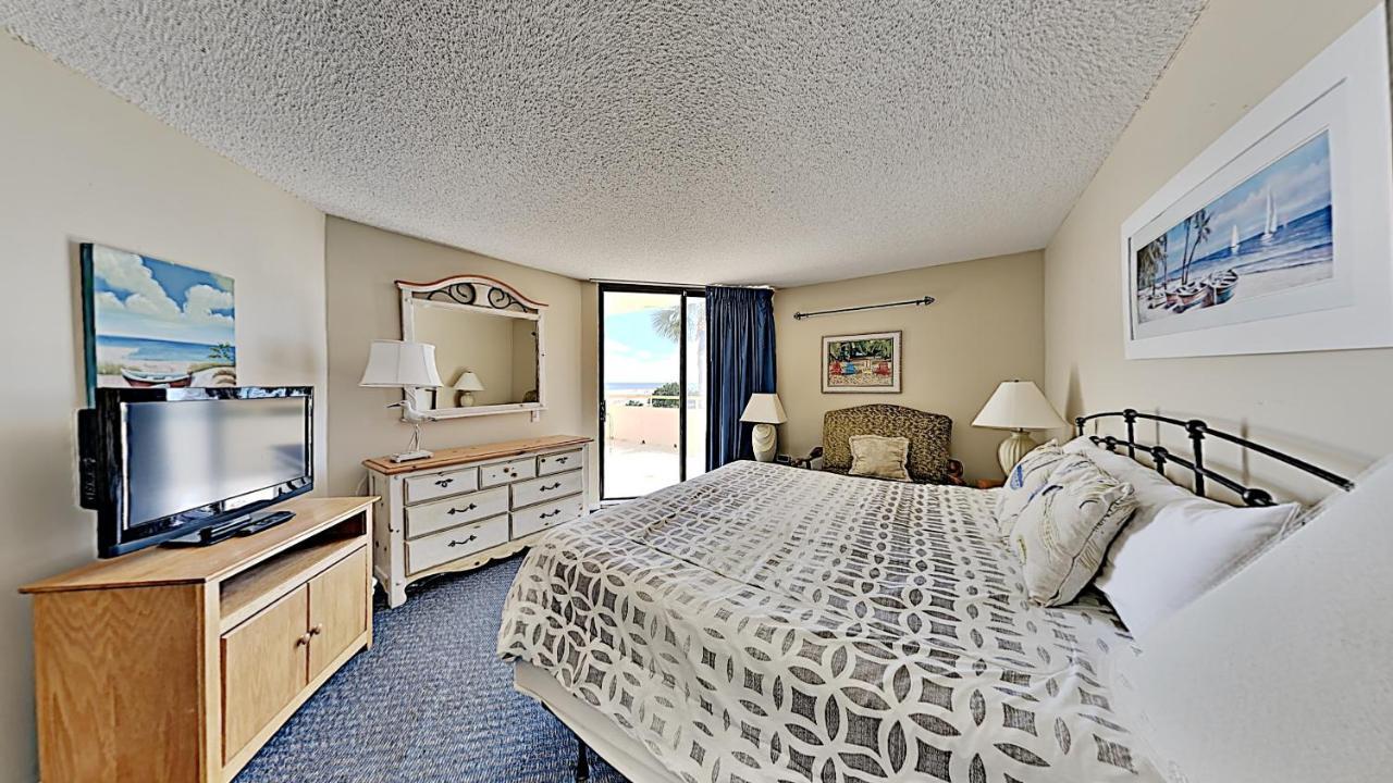 Onsite Putting Greens Southern Charm 2br Holiday home Myrtle Beach