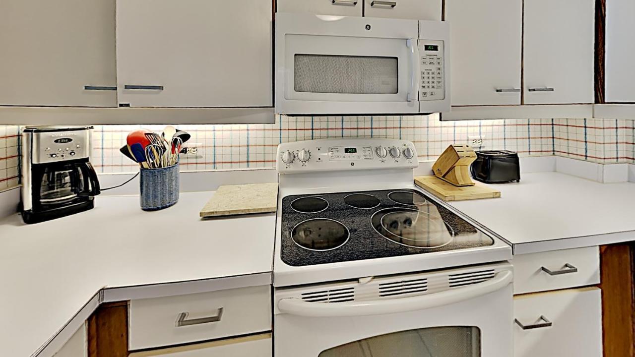 Holiday home Away From Home! Bright Amenities