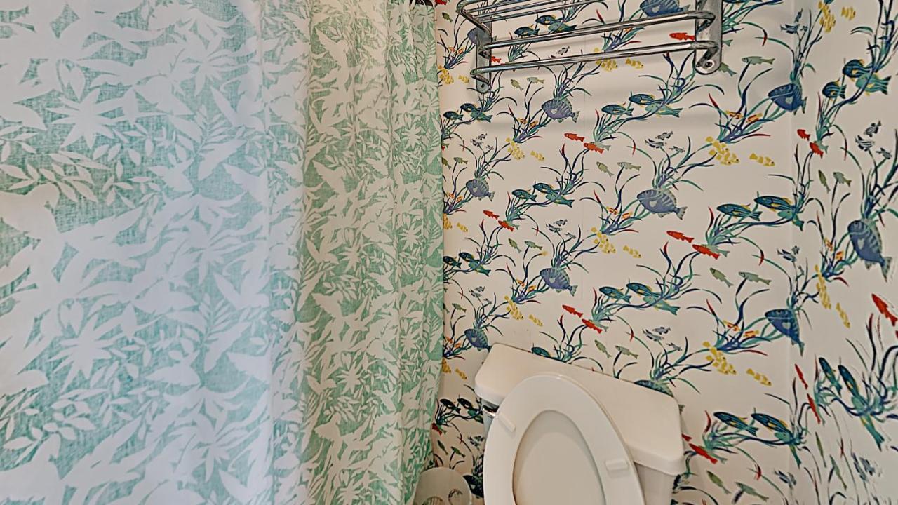 Away From Home! Bright Amenities Holiday home