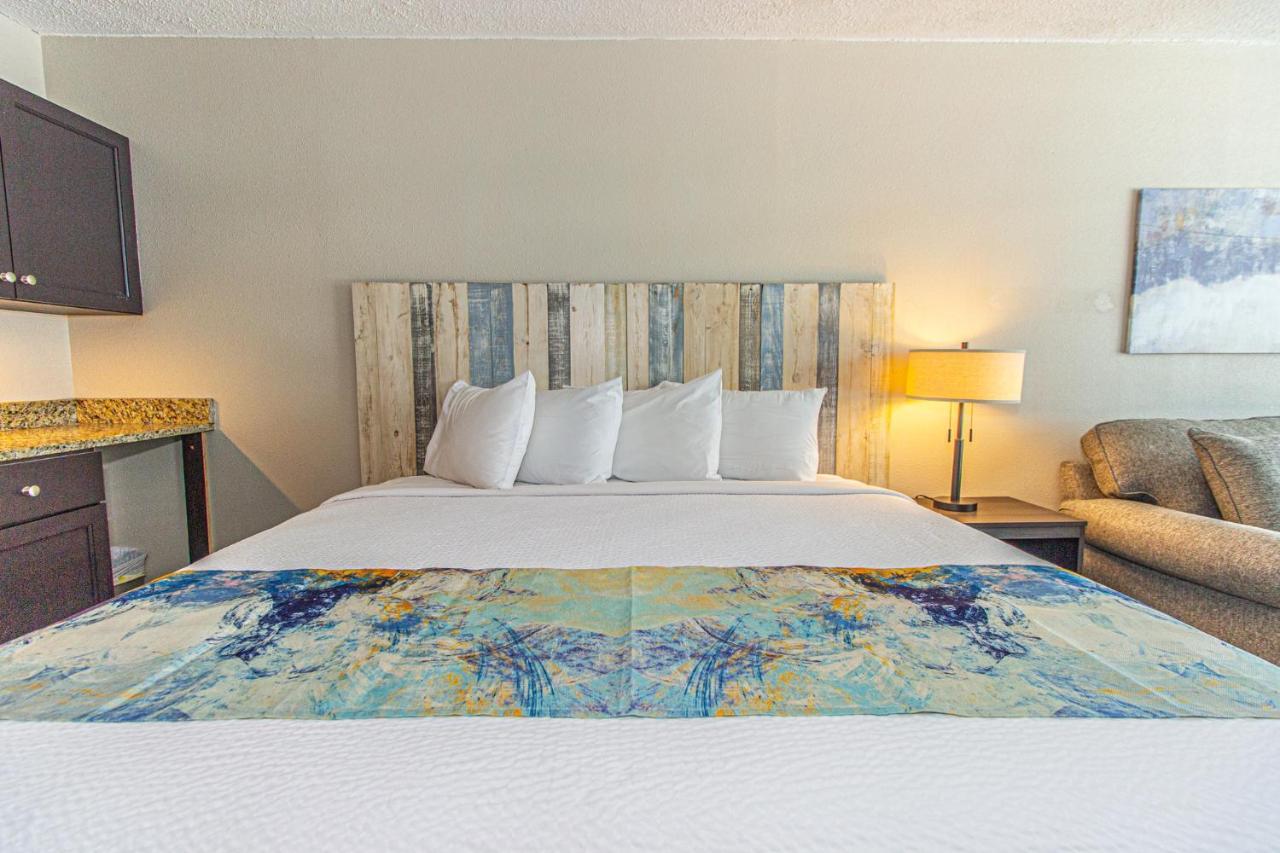 Landmark King Unit 716 Beautifully Renovated Sleeps 4 * Myrtle Beach