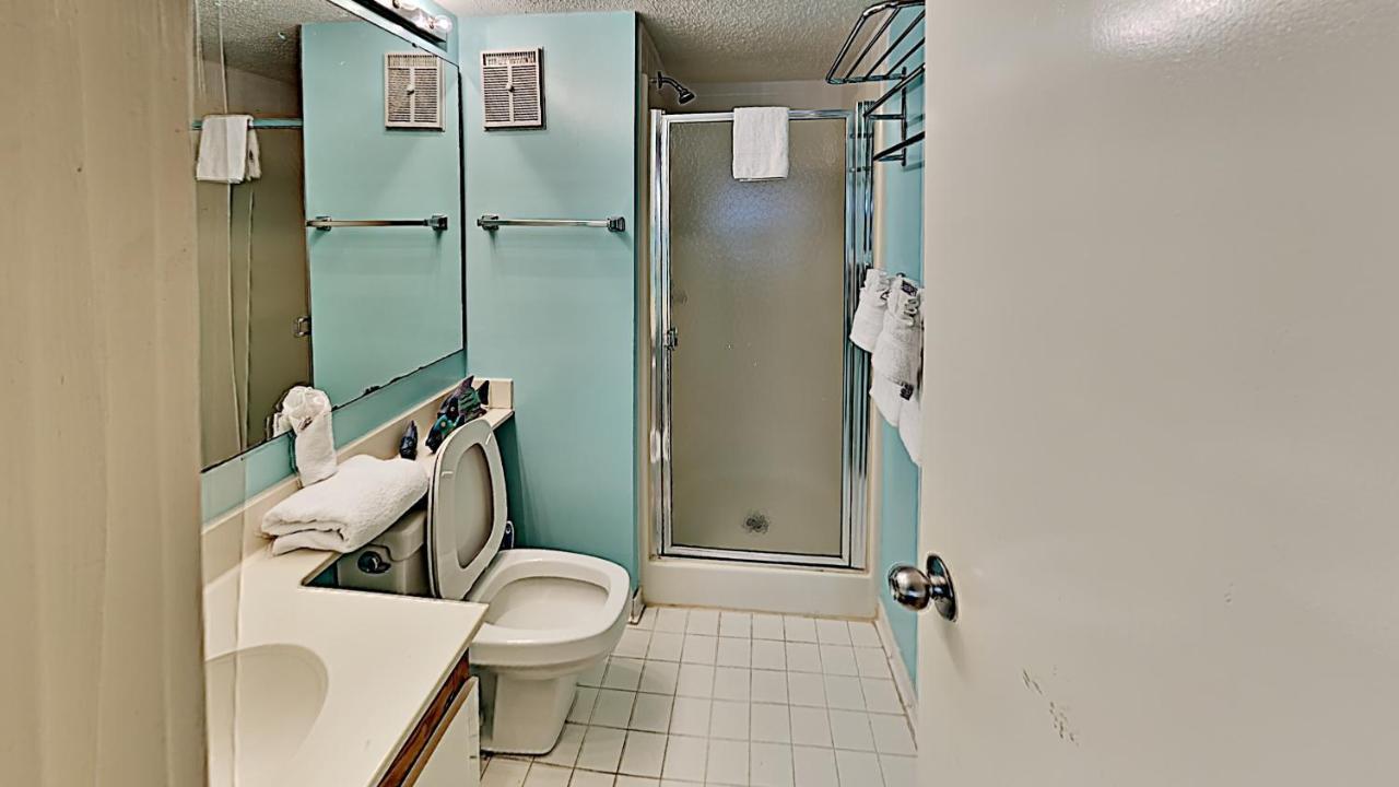 Away From Home! Bright Amenities Holiday home