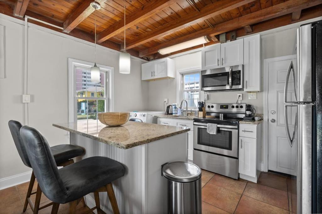 Cozy And 2br Parking 2min Walk To Apartment