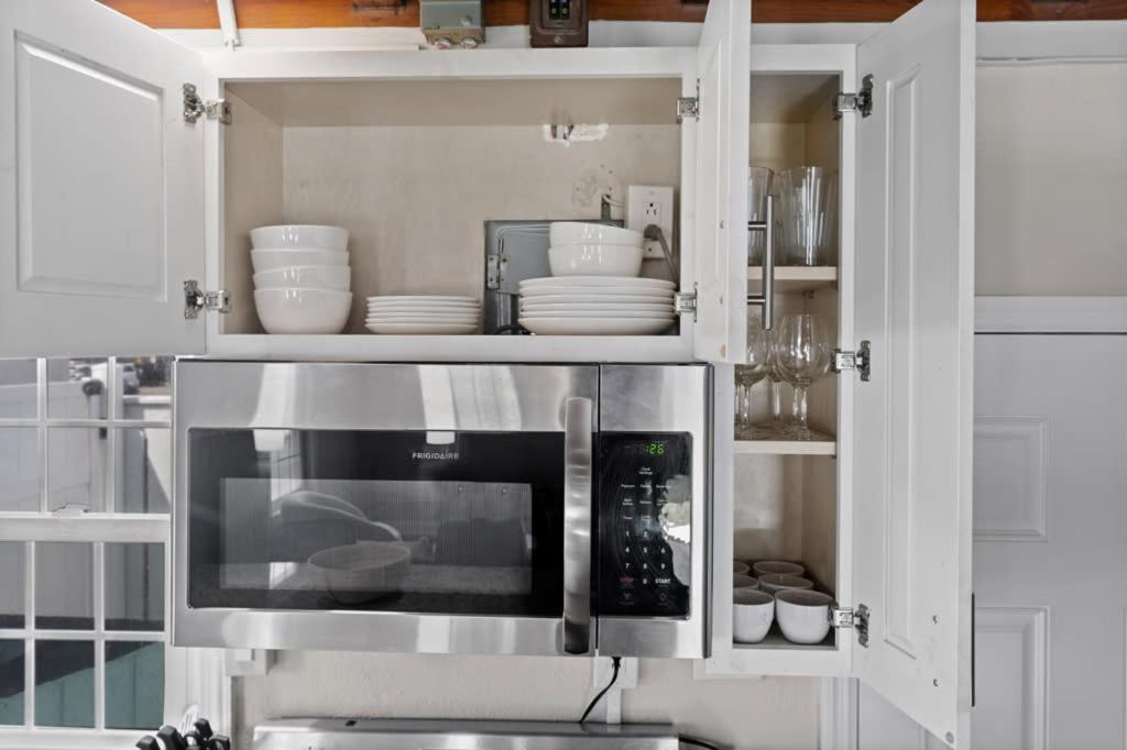 Cozy And 2br Parking 2min Walk To