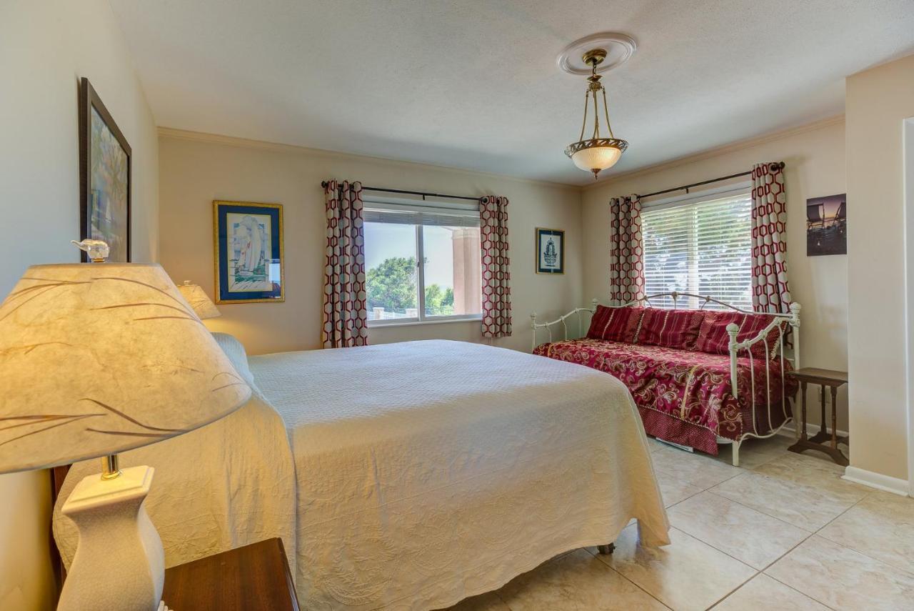 Holiday home Oceanfront Pool Hot Tub Kitchen Washer Dryer Downtown