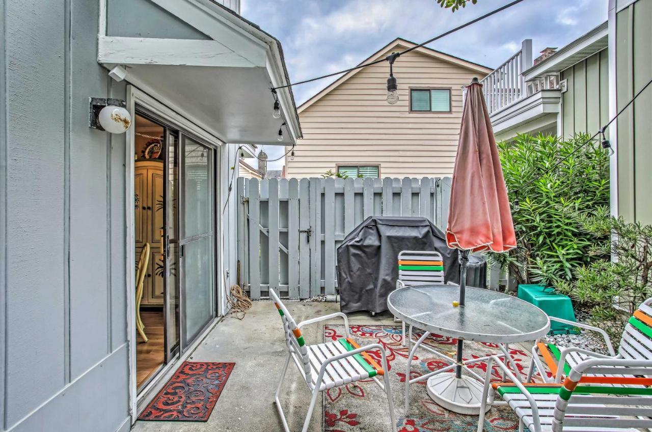 North Myrtle With Patio - Walk To Beach! Holiday home *
