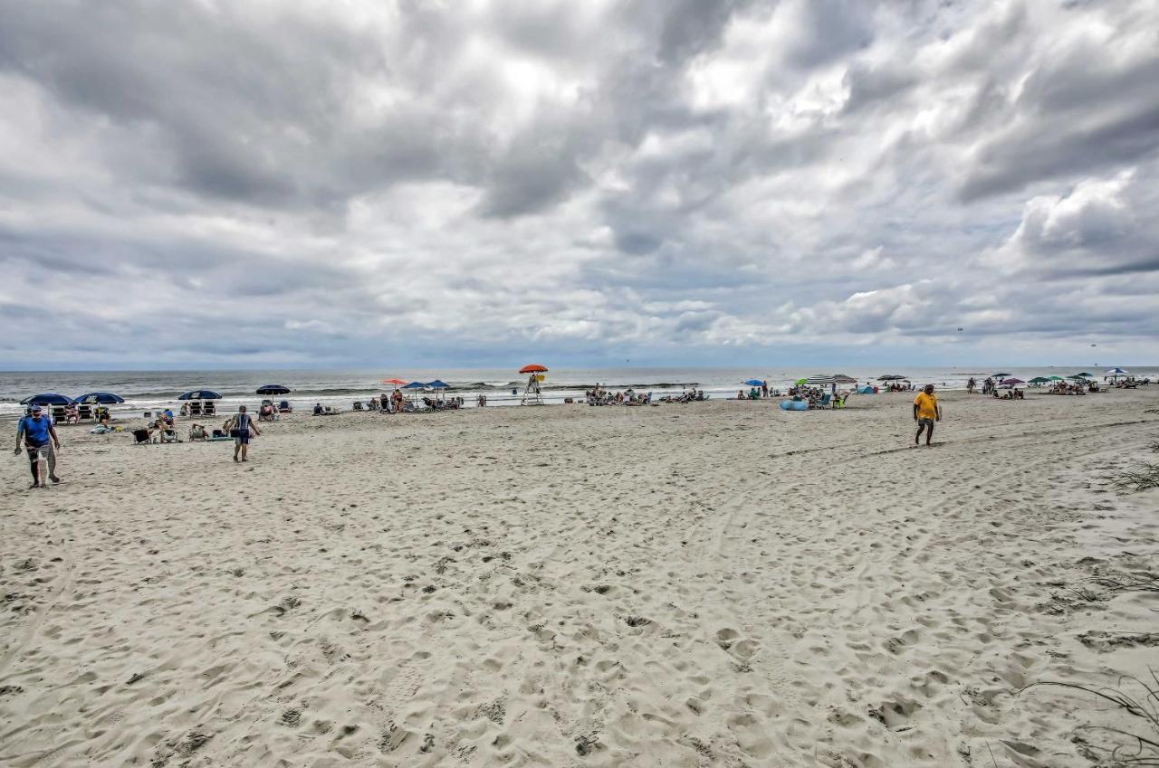 North Myrtle With Patio - Walk To Beach! Holiday home Myrtle Beach