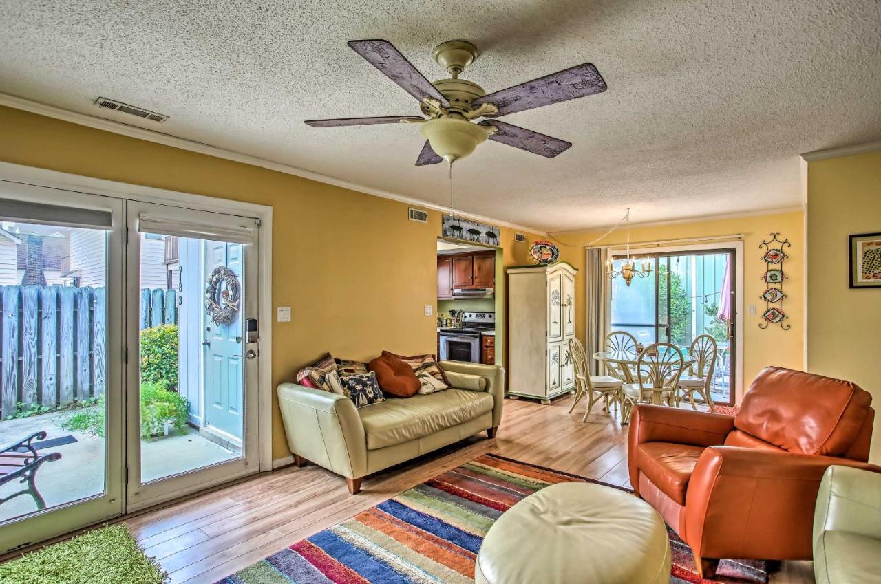 North Myrtle With Patio - Walk To Beach! Holiday home