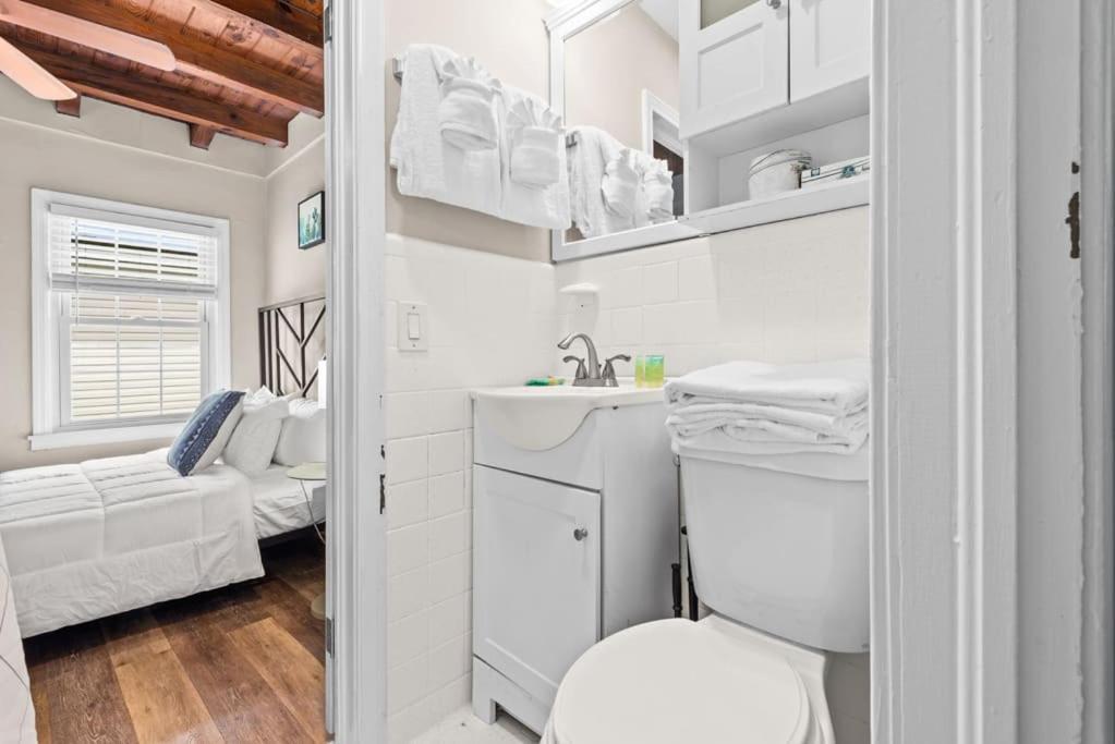 Unique Designed 2br With Parking *