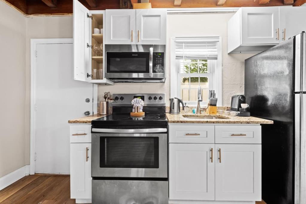 Apartment Unique Designed 2br With Parking