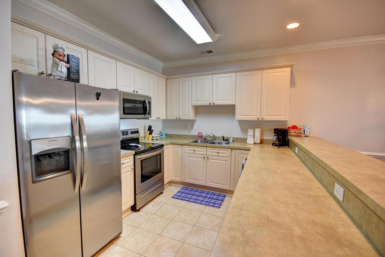 4827 Magnolia Drive, #302 Apartment