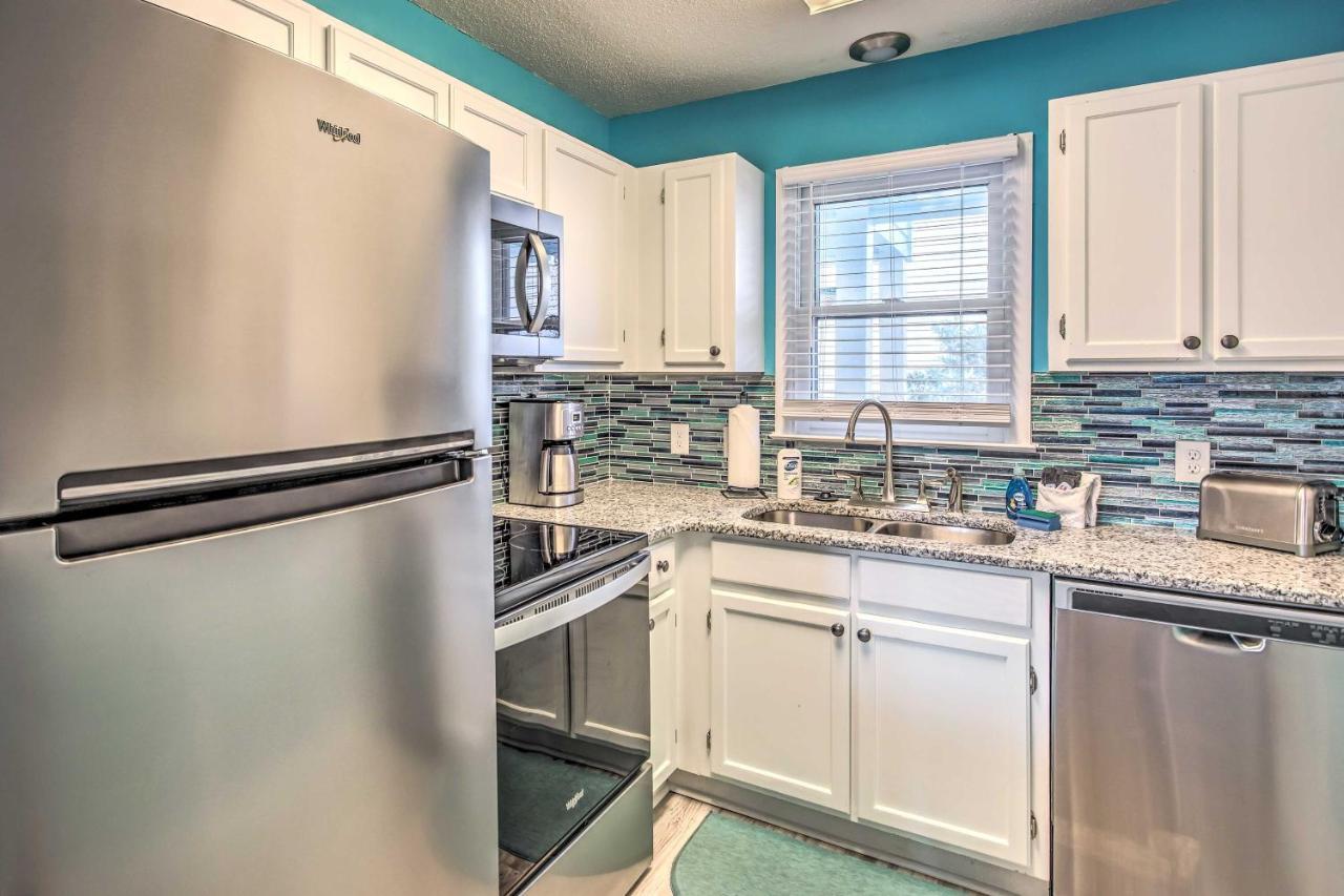 Surfside Escape With Pool - Walk To Ocean! Apartment
