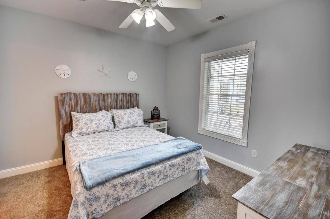 4827 Magnolia Drive, #302 Apartment